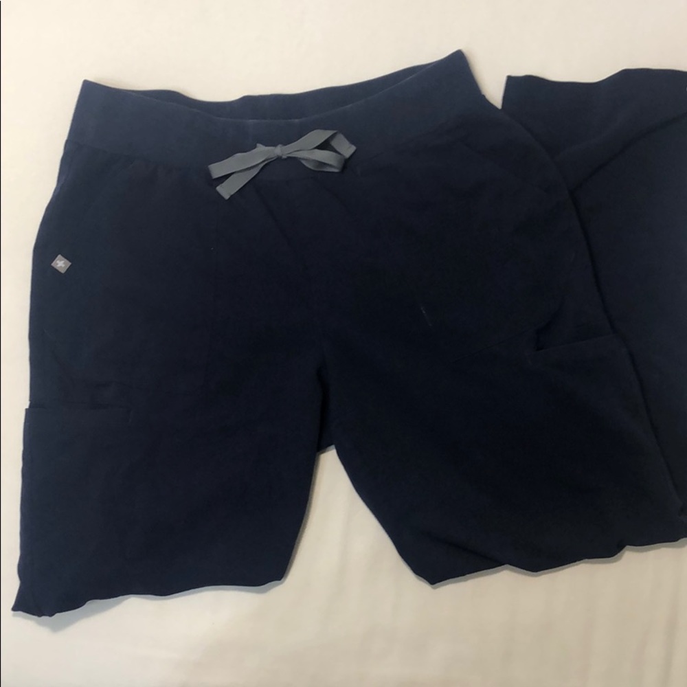 FIGS wide leg cargo pants M Navy
